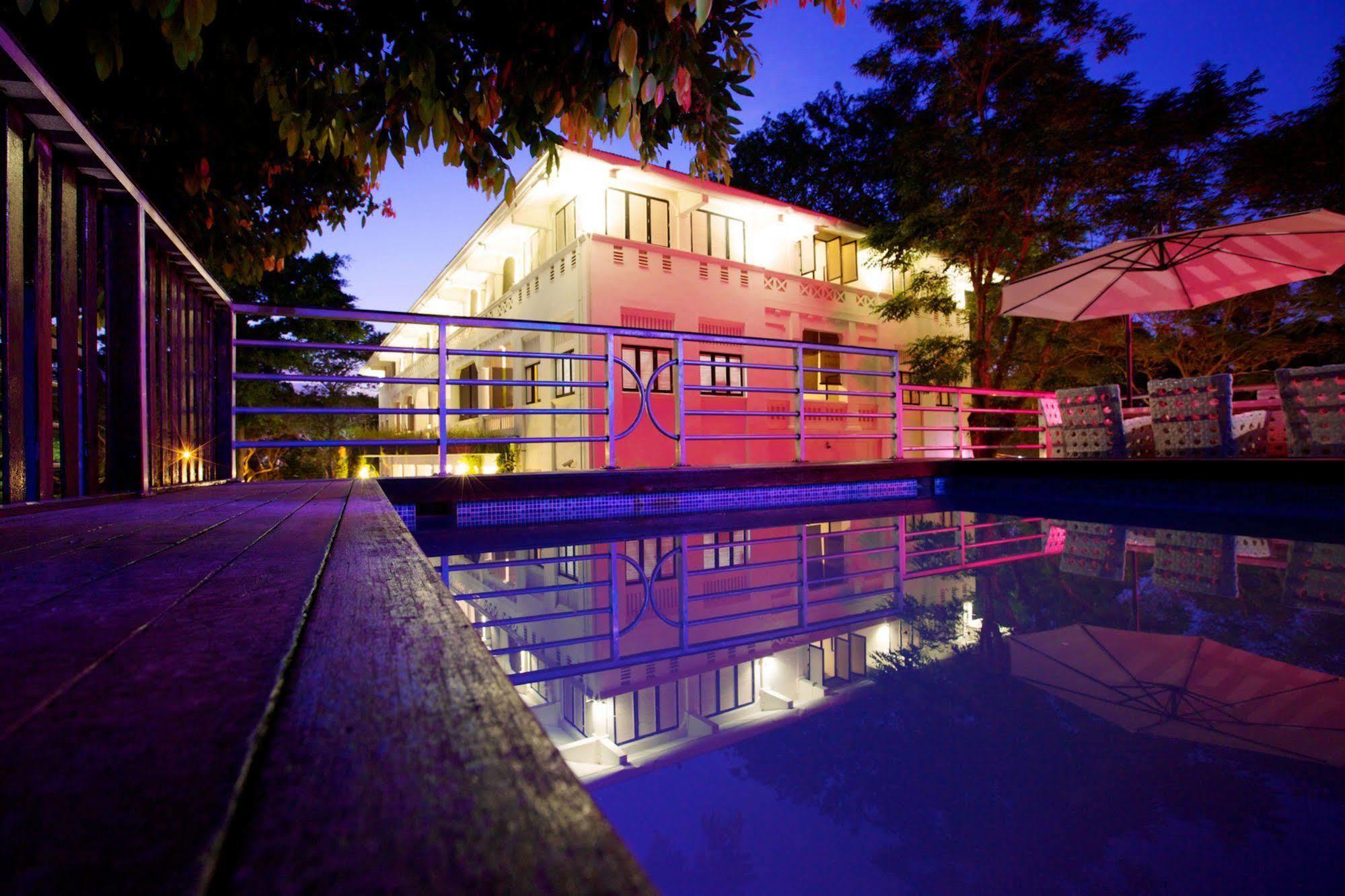 Raintr33 Hotel Сингапур Екстериор снимка