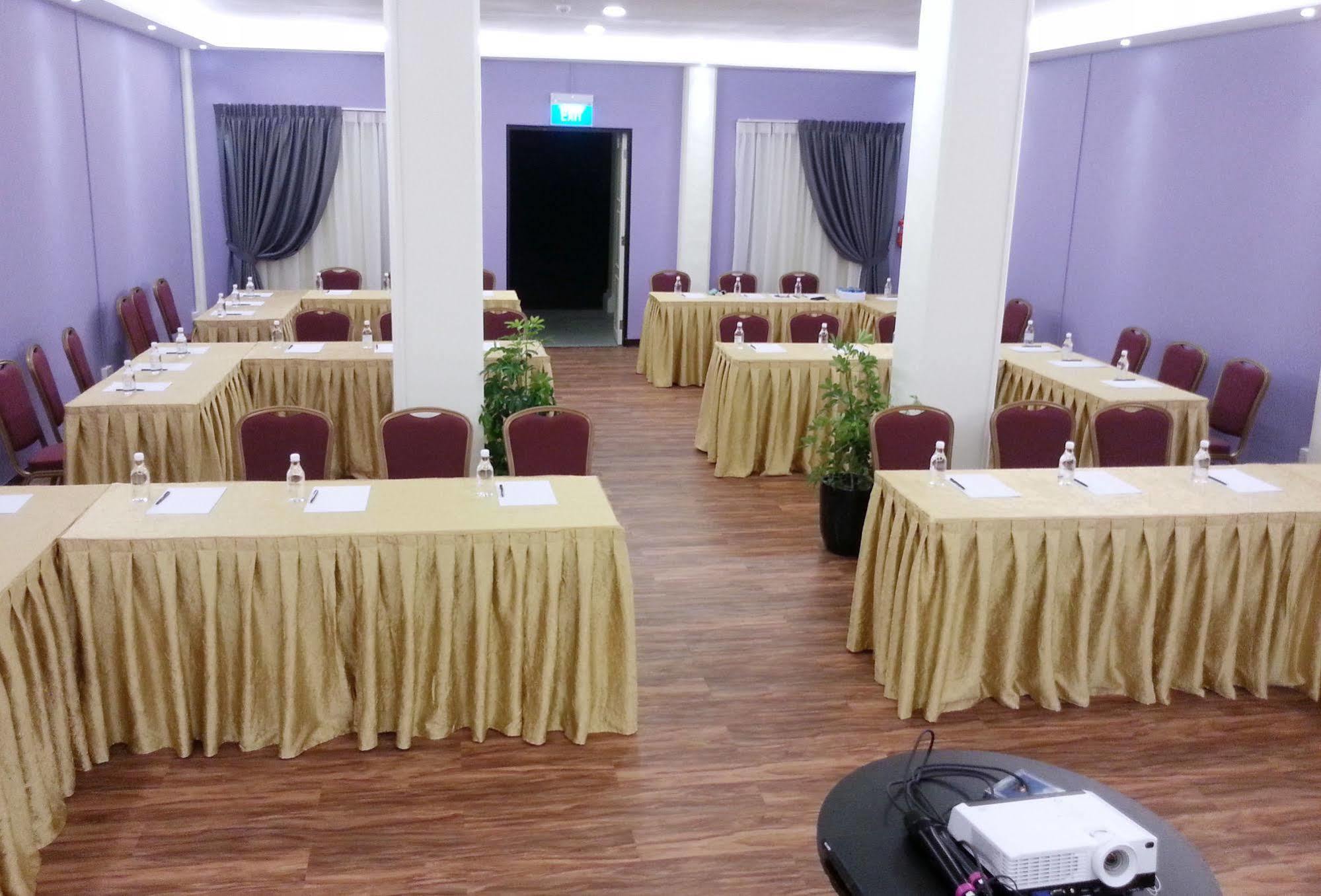 Raintr33 Hotel Сингапур Екстериор снимка