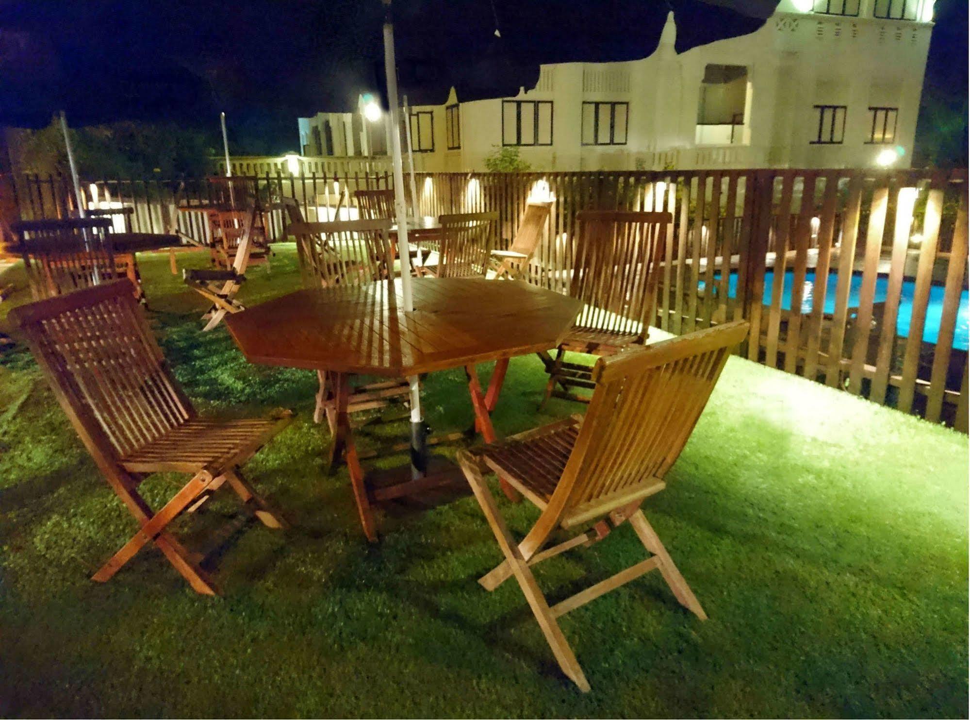 Raintr33 Hotel Сингапур Екстериор снимка