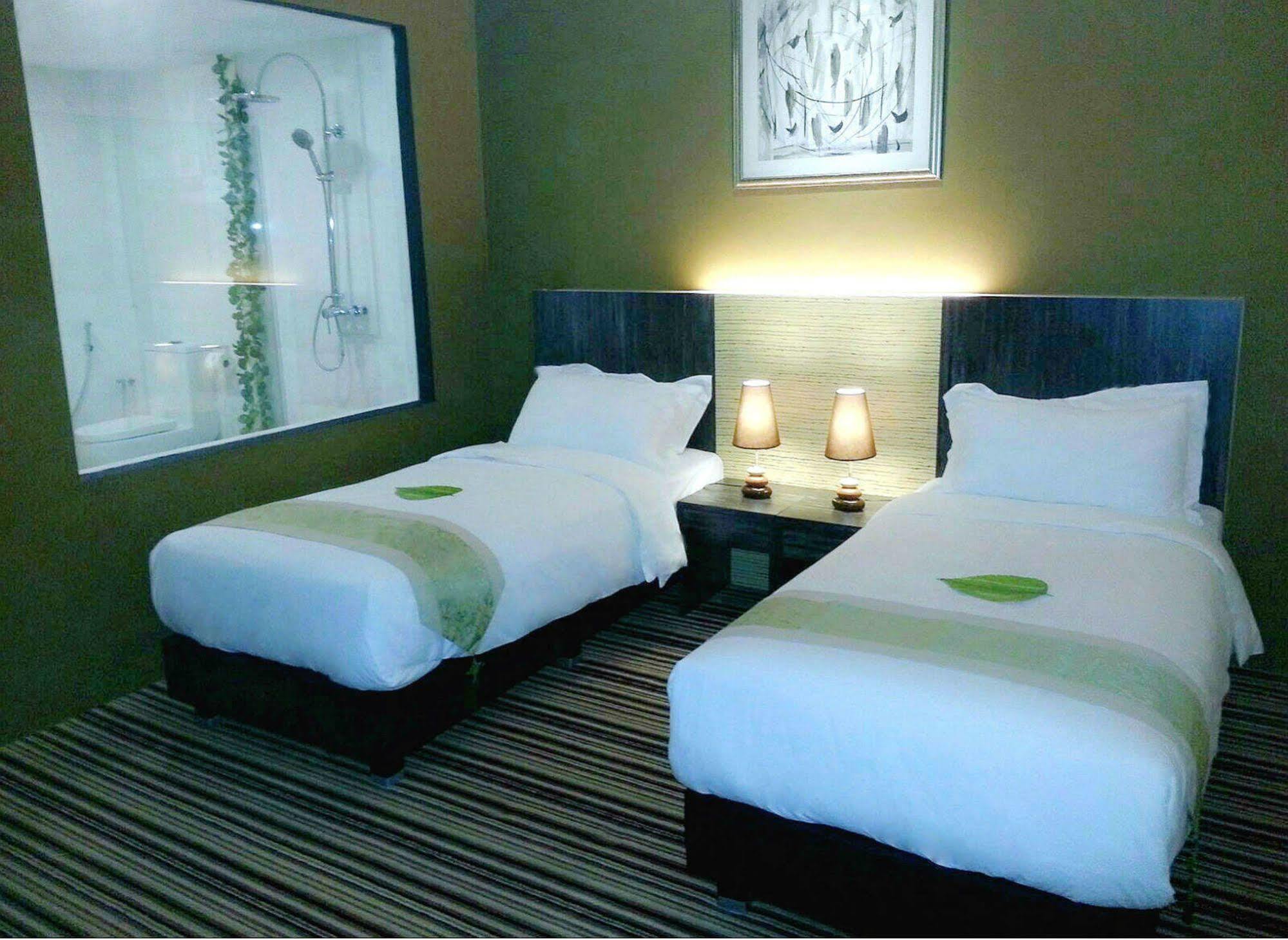 Raintr33 Hotel Сингапур Екстериор снимка
