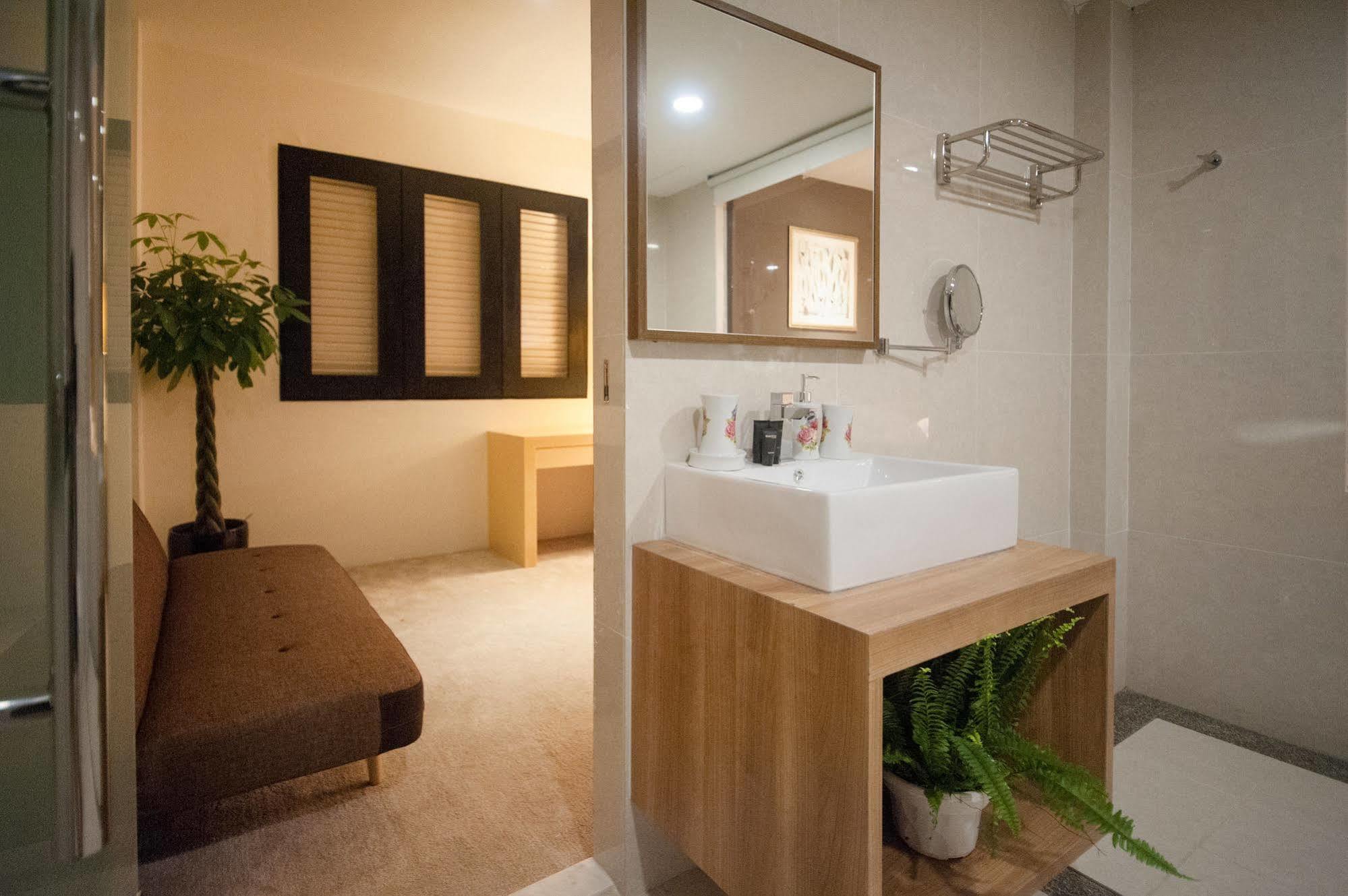 Raintr33 Hotel Сингапур Екстериор снимка